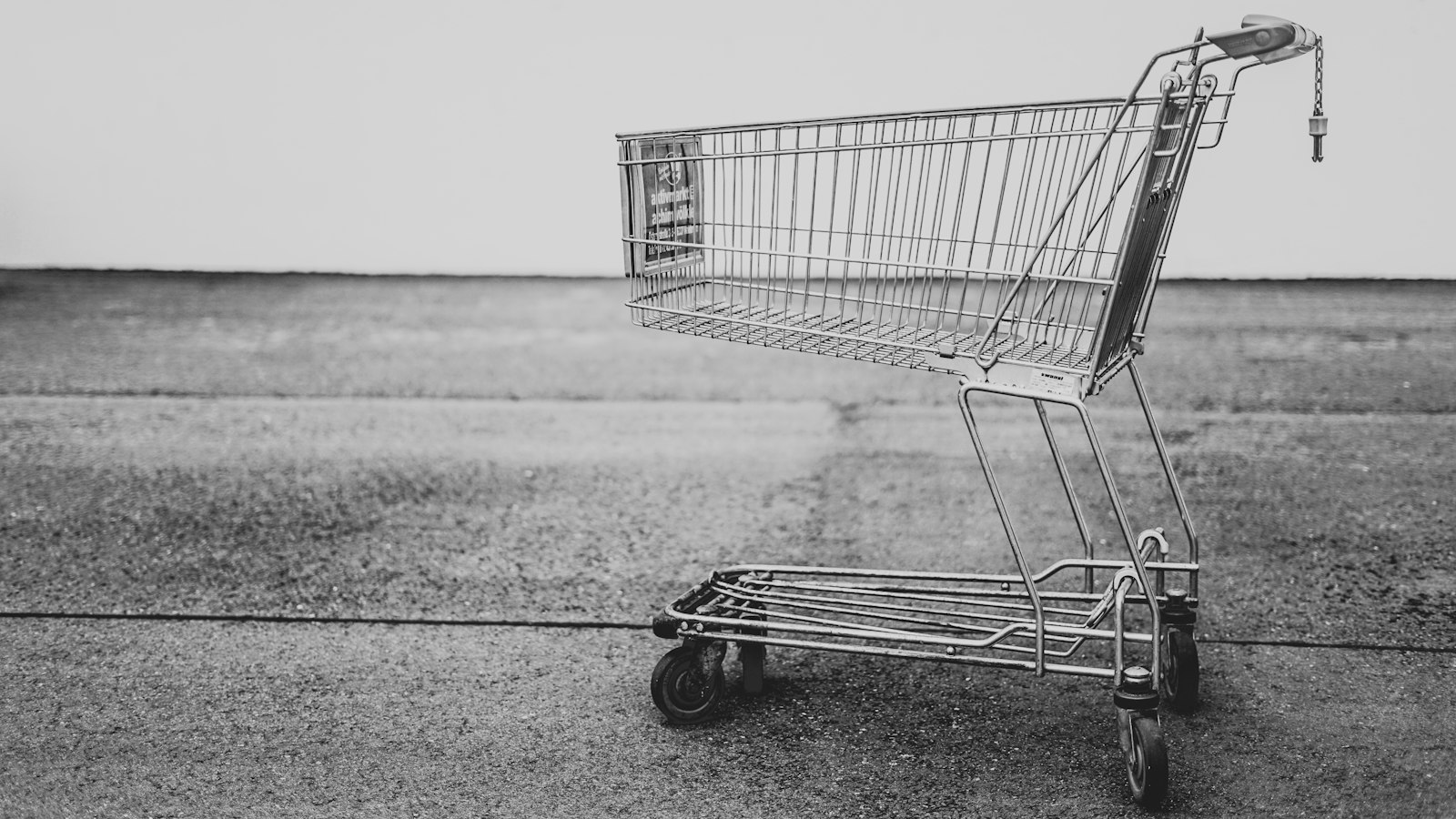 Carrito de compras gris, símbolo del retargeting automatizado para recuperar a quienes dejaron una compra pendiente